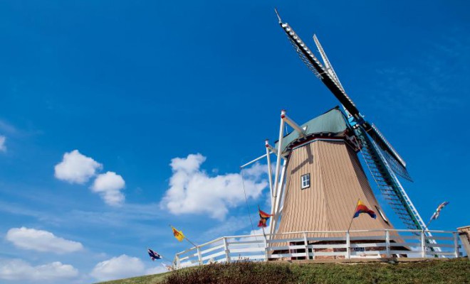 Dutch Windmill, Cultural Center Celebrate Heritage in Fulton, Illinois