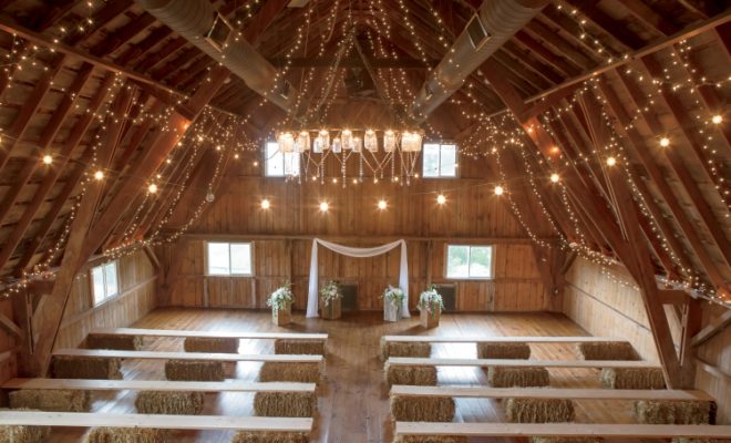 Illinois Brides and Grooms Tie The Knot at Barn Weddings (VIDEO)