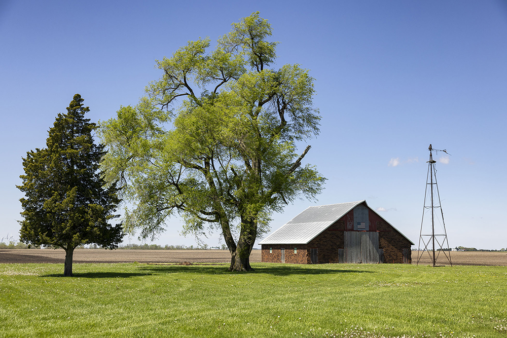 Red barn with an American Flag on it