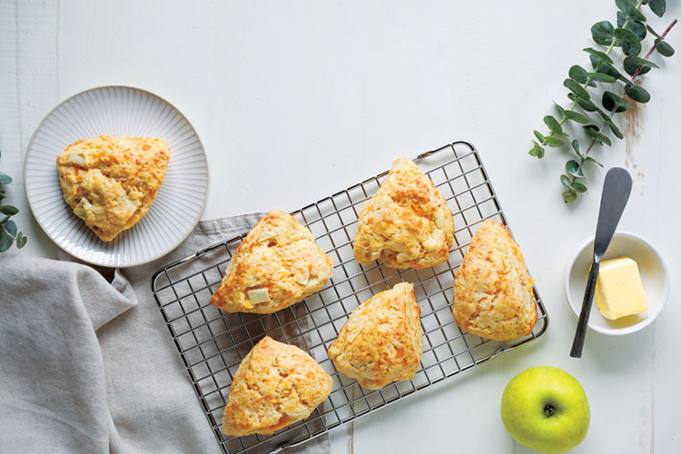 Apple Cheddar Scones 