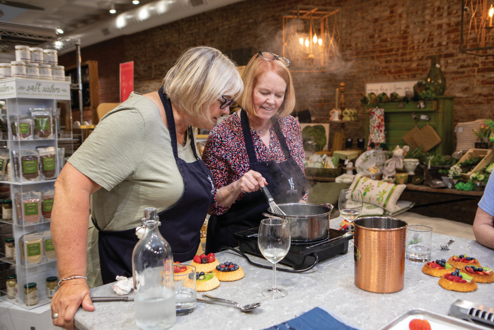 Two women participating in the fruit tart making at Gisela's Haus 