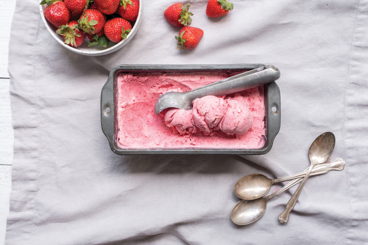 No Churn Strawberry Cream Cheese Ice Cream