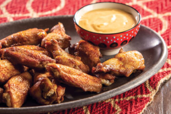 Chicken wings with spicy dip