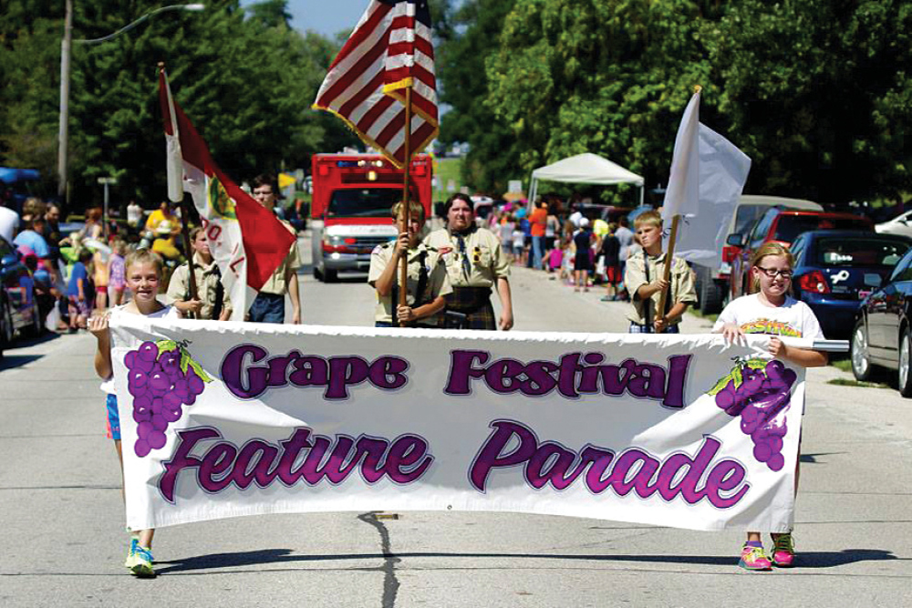 Parade at the Nauvoo Grape Festival Association