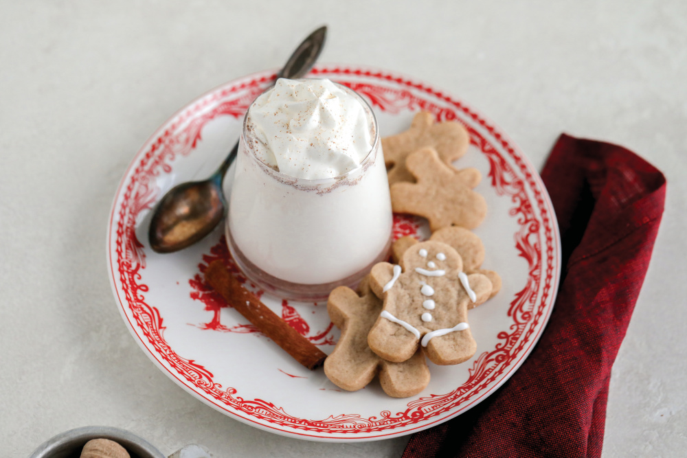 Homemade Eggnog with Mini Gingerbread Men, discover this Christmas Recipes with healthy options when you adjust some ingredients