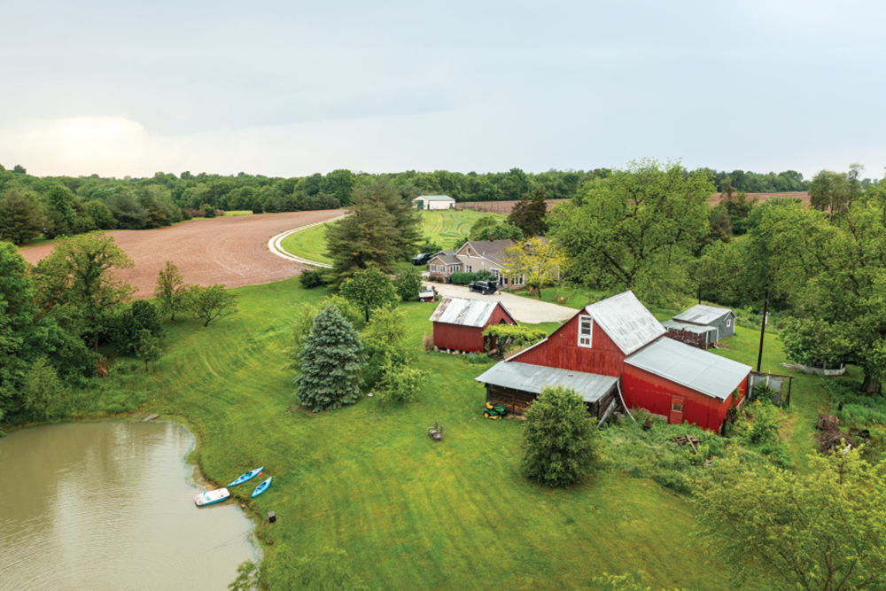 Drone view of the Grafton Getaway, an Illinois farm stay