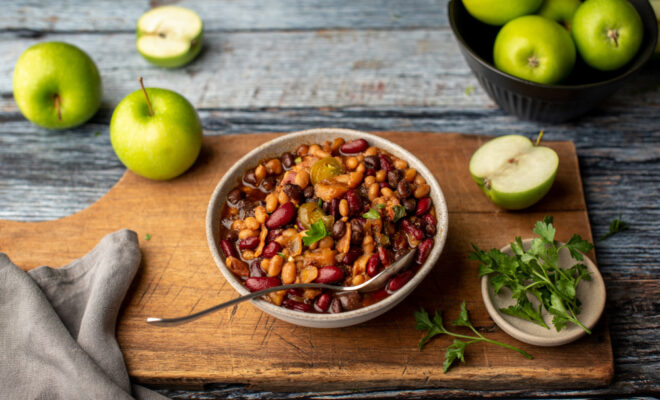 Slow Cooker Apple Molasses Baked Beans