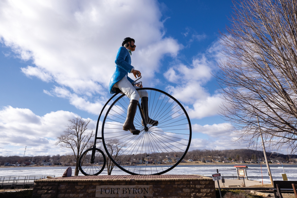 The Will B. Rolling Statue in Port Byron 