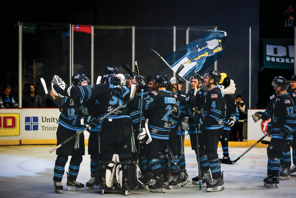 Quad City Storm Hockey team huddled on the ice