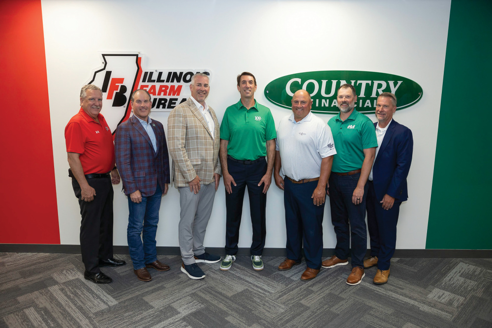 COUNTRY Financial and Illinois Farm Bureau employees pose for a photo