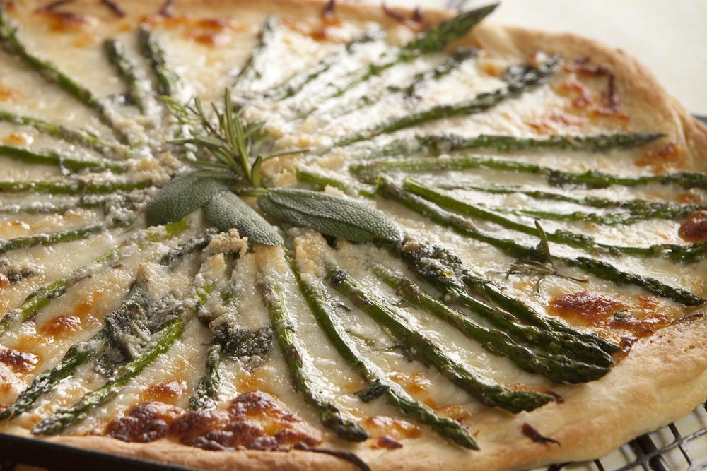 Asparagus Pizza Bianca