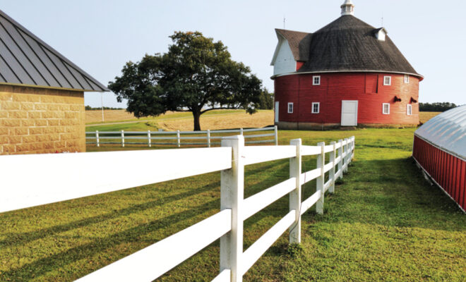 A red round barn in Illinois