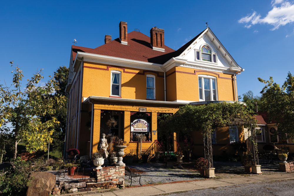 Riverview Mansion Hotel exterior